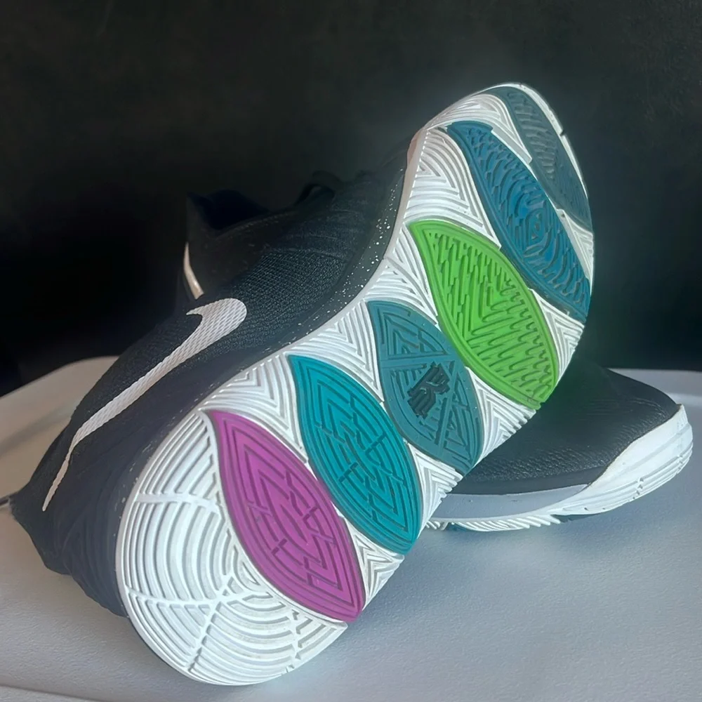 Nike Basketball Shoes, Kyrie 5 (GS), Black Magic, Size 7Y